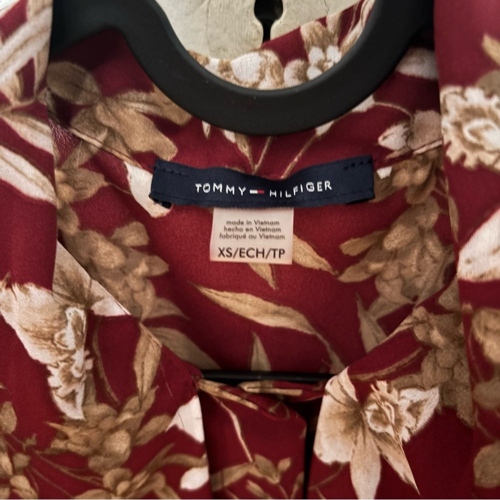 Tommy Hilfiger Ruffle-Sleeve Bow Blouse Perfect for Spring - Picture 5 of 5